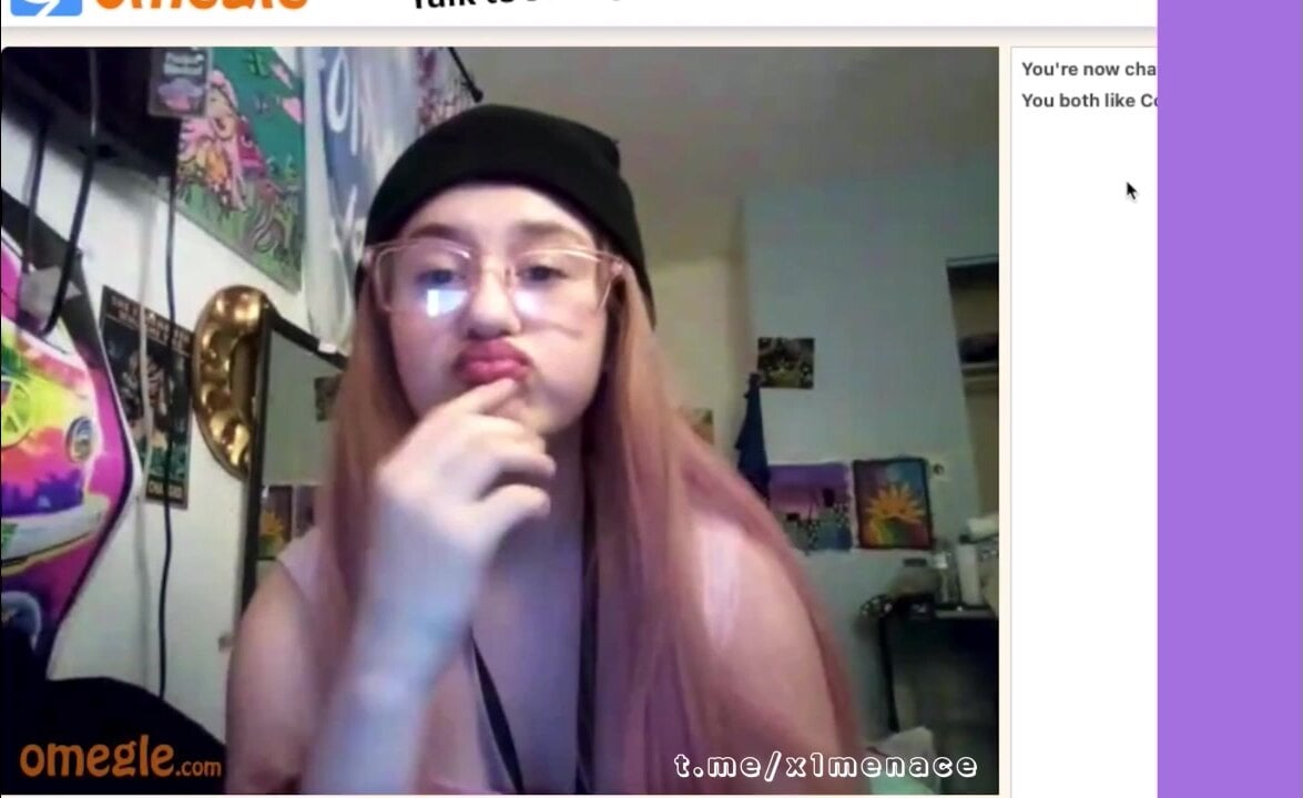 1782464902521-hipster-cums-with-hairbrush-with-sound.jpg