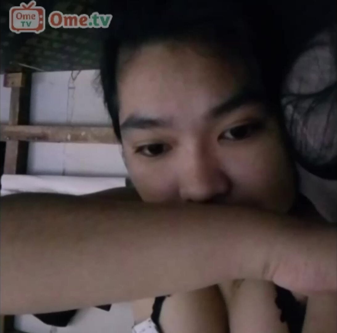 1784704472197-pinay-shows-cleavage-on-ometv.jpg
