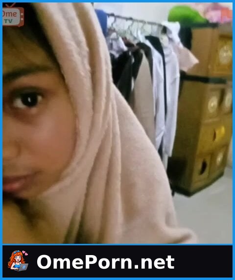 1785308664244-indonesian-girl-show-me-her-move-on-ometv.jpg